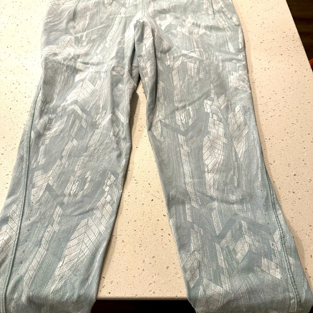 Lululemon Wunder train size 8
